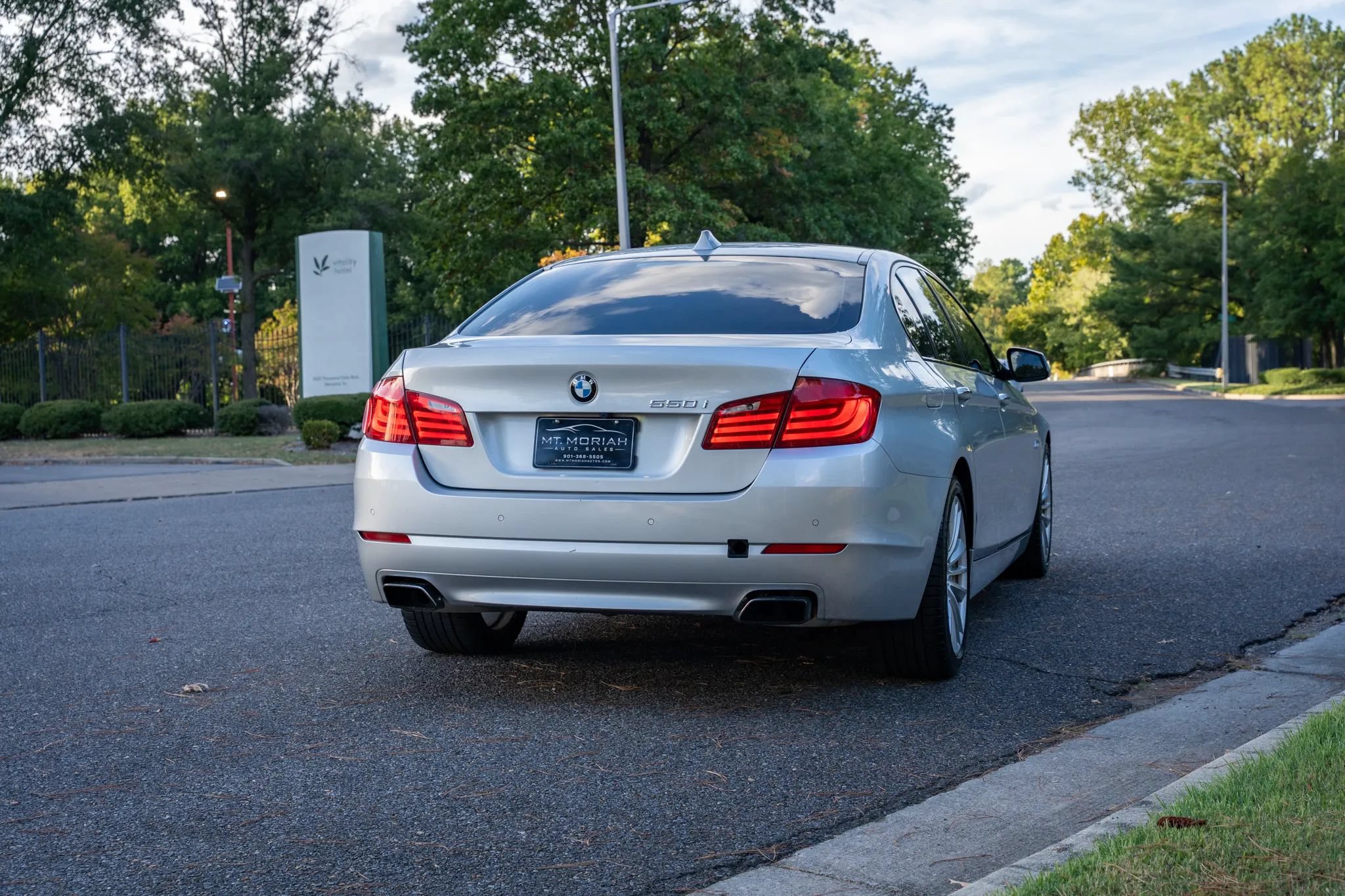 Used 2011 BMW 550i Sedan RWD image 6