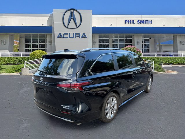 Used 2024 Toyota Sienna Platinum FWD image 6