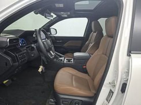 Used 2025 Toyota 4Runner Limited AWD/4WD image 5