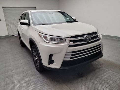Used 2019 Toyota Highlander LE FWD image 14