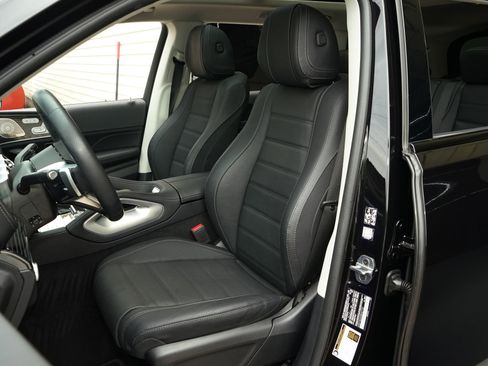 Used 2025 Mercedes-Benz GLS 450 4MATIC image 10