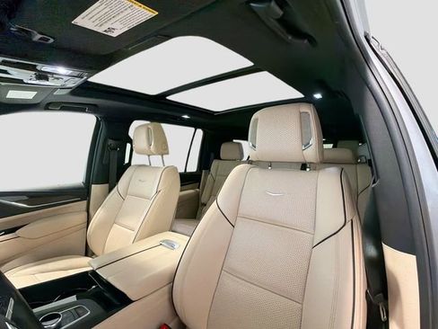 Used 2024 Cadillac Escalade ESV Premium Luxury w/ Performance Package image 21