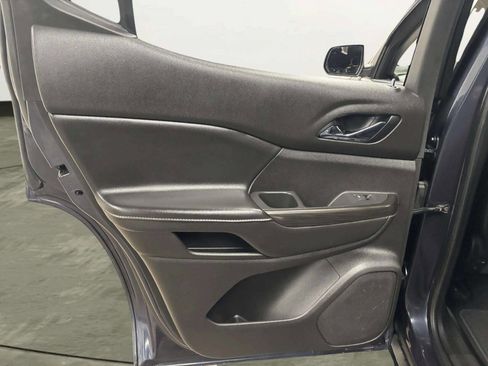Used 2019 GMC Acadia SLT AWD/4WD image 15