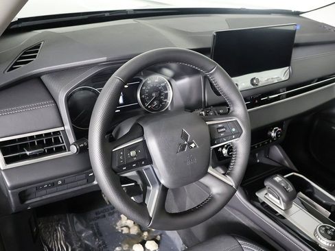 New 2026 Mitsubishi Outlander SE image 26