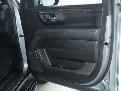 Used 2023 Chevrolet Suburban LT image 35