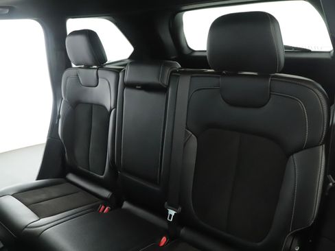 Used 2023 Jeep Grand Cherokee Altitude AWD/4WD image 6