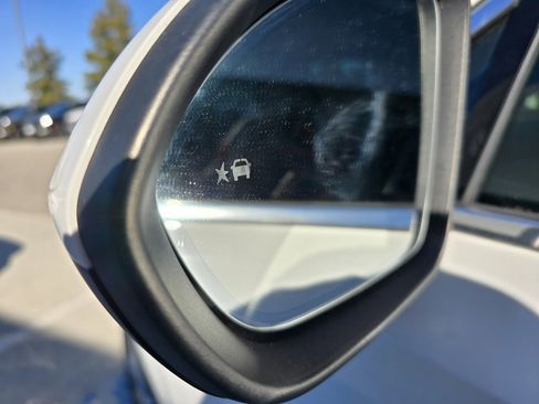 Used 2022 Buick Envision Avenir w/ Technology Package II image 30