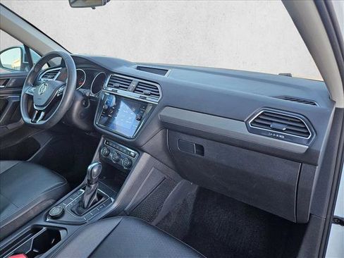 Used 2020 Volkswagen Tiguan SE image 23