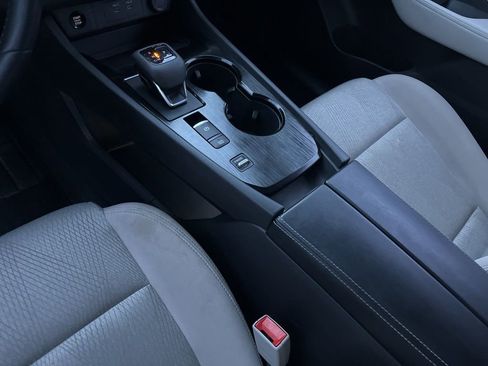 Used 2025 Nissan Rogue SV image 17