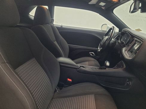 Used 2022 Dodge Challenger SXT RWD image 21