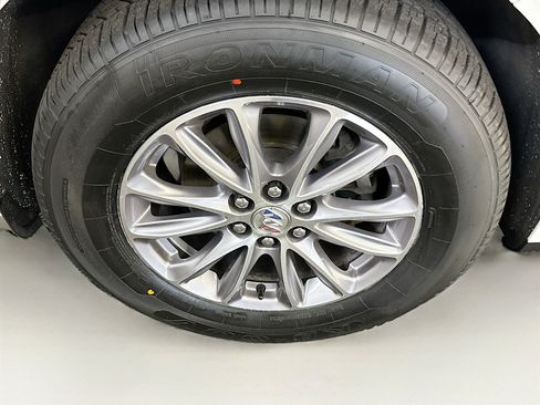 Used 2024 Buick Enclave Premium image 11