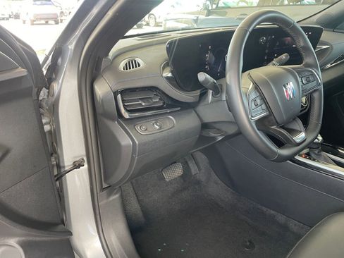 Used 2025 Buick Envista Sport Touring image 32