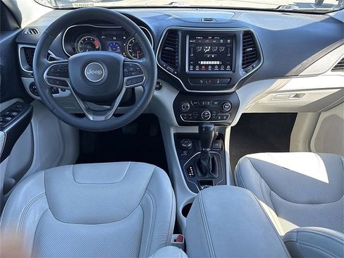 Used 2021 Jeep Cherokee Latitude Lux w/ Comfort/Convenience Group image 9