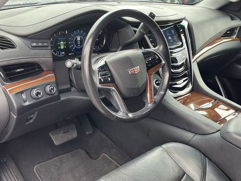 Used 2019 Cadillac Escalade ESV Premium Luxury image 2