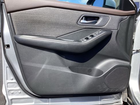 Used 2023 Nissan Rogue SV image 29