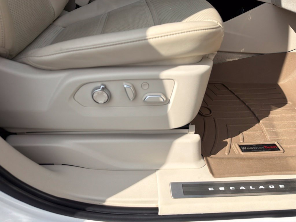 Used 2022 Cadillac Escalade ESV Sport Platinum AWD/4WD image 43