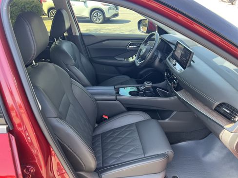 Used 2024 Nissan Rogue Platinum w/ Platinum Premium Package image 17