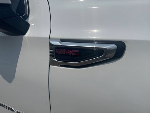 Used 2025 GMC Yukon Denali AWD/4WD image 40