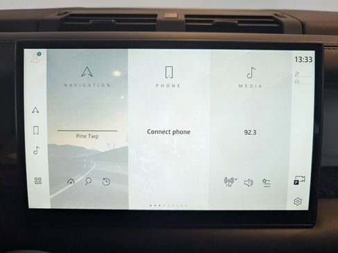 New 2025 Land Rover Defender 110 S image 19