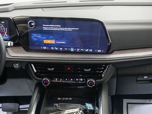 New 2025 Chevrolet Suburban Premier image 16