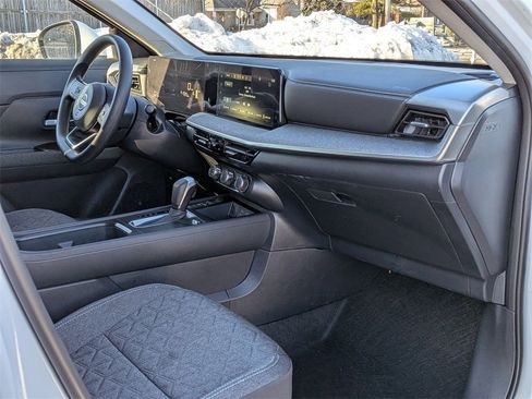 Used 2025 Nissan Kicks SV image 21