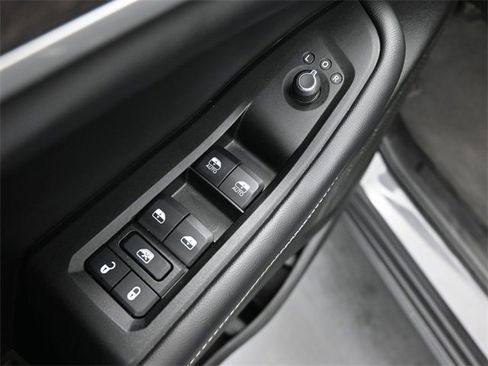 Used 2024 Jeep Grand Cherokee Limited w/ Black Appearance Package image 13