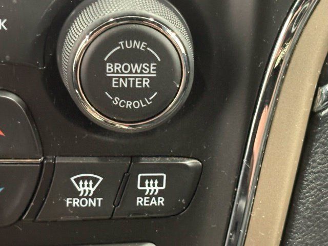 Used 2015 Jeep Grand Cherokee Limited AWD/4WD image 38