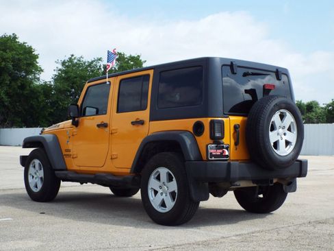Used 2012 Jeep Wrangler Unlimited Sport AWD/4WD image 8