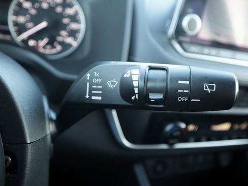 Used 2024 Nissan Rogue SV image 18