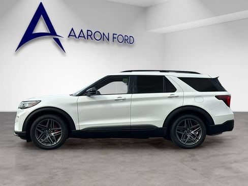 Used 2025 Ford Explorer ST image 2