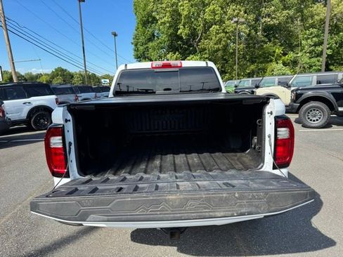 Used 2024 GMC Canyon AT4 w/ AT4 Premium Package AWD/4WD image 8
