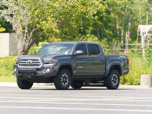 Used 2016 Toyota Tacoma TRD Off-Road w/ Premium & Technology Package RWD image 35