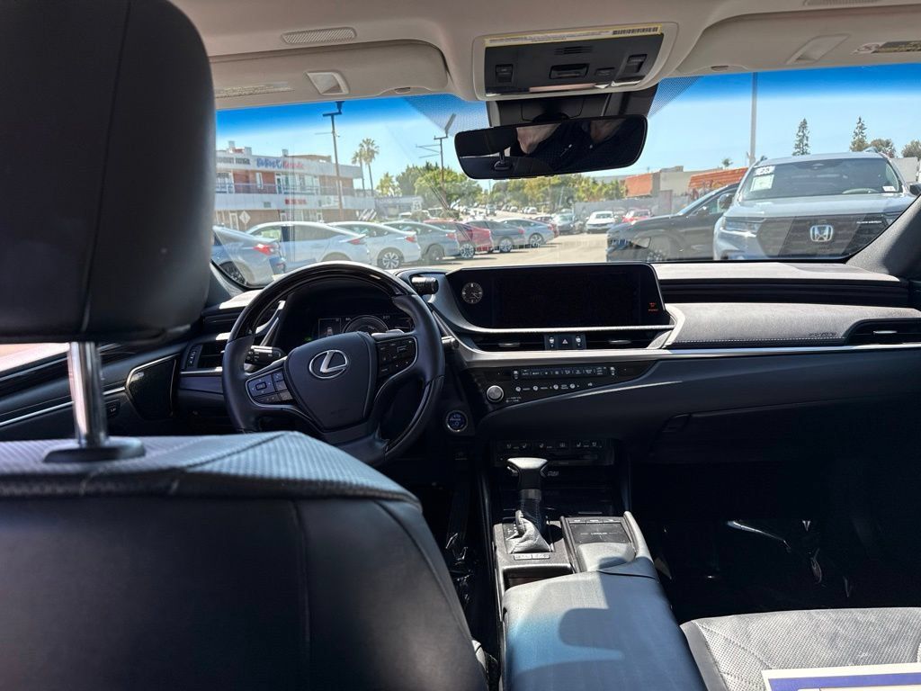 Used 2021 Lexus ES 300h w/ Accessory Package FWD image 15