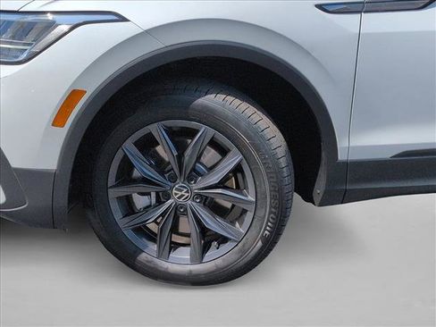Certified 2023 Volkswagen Tiguan SE w/ Panoramic Sunroof Package AWD/4WD image 26