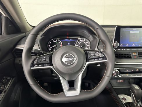 New 2025 Nissan Altima 2.5 SR image 13