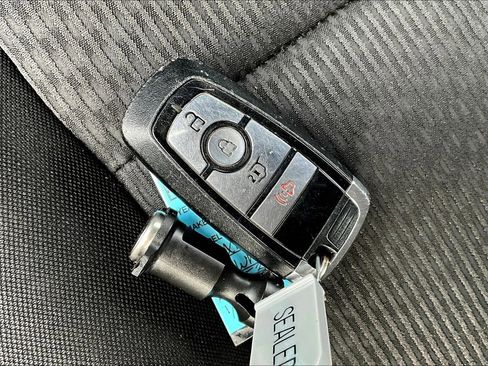 Used 2021 Ford Expedition XLT image 13