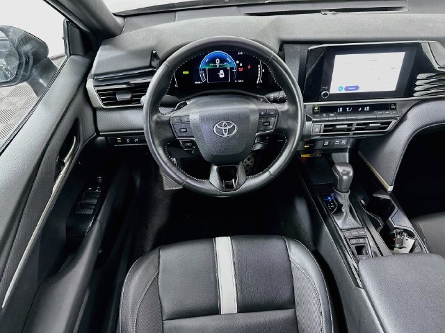 Used 2025 Toyota Camry SE FWD image 4