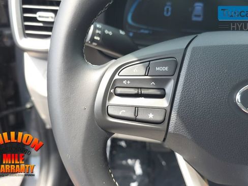 Used 2023 Hyundai Venue SEL FWD image 17