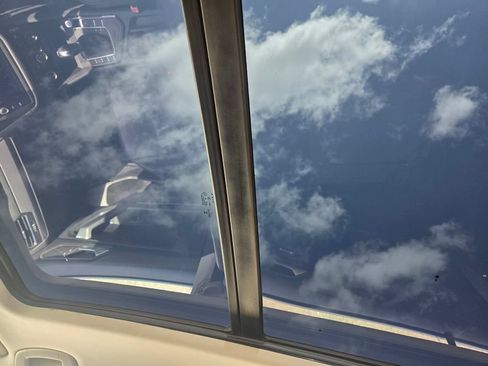 Used 2019 Volkswagen Tiguan SE w/ Panoramic Sunroof Package FWD image 22