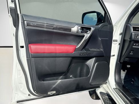 Used 2023 Lexus GX 460 Premium w/ Accessory Package AWD/4WD image 22
