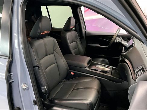 Used 2025 Honda Ridgeline TrailSport image 11