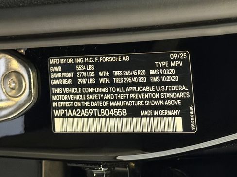 Certified 2026 Porsche Macan AWD/4WD image 25