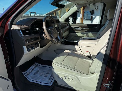 Used 2022 GMC Yukon XL Denali w/ Advanced Technology Package AWD/4WD image 11