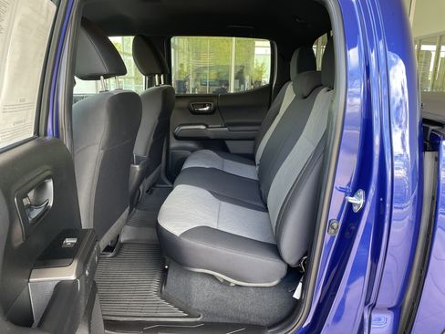 Used 2022 Toyota Tacoma TRD Off-Road image 18