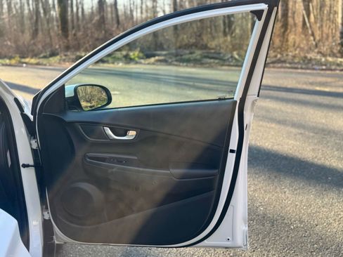 Used 2023 Hyundai Kona SEL image 24