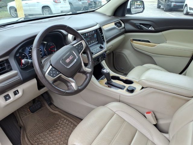 Used 2019 GMC Acadia Denali w/ Technology Package AWD/4WD image 3