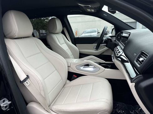 Used 2023 Mercedes-Benz GLS 450 4MATIC image 19