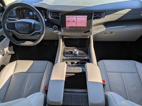 Used 2022 Jeep Wagoneer Series II w/ Premium Group I image 18