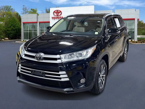 Used 2017 Toyota Highlander XLE AWD/4WD image 1