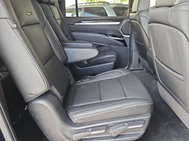 Used 2025 Cadillac Escalade ESV Luxury RWD image 26